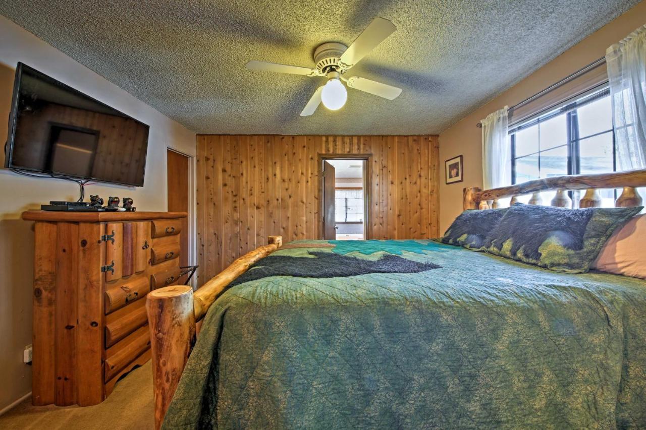 Cozy Big Bear Home With Yard And Patio -5 Mins To Lake! Big Bear City Esterno foto